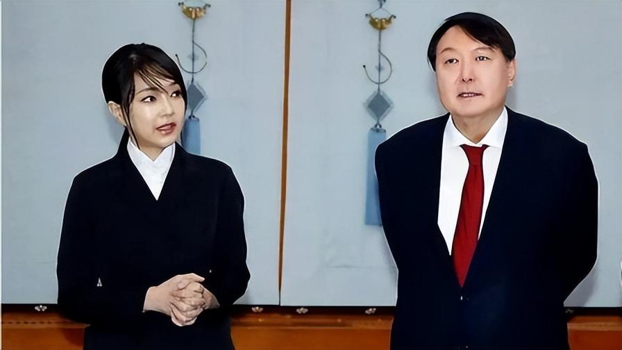 尹锡悦涉内乱罪今日上午开始审理|界面新闻 · 快讯