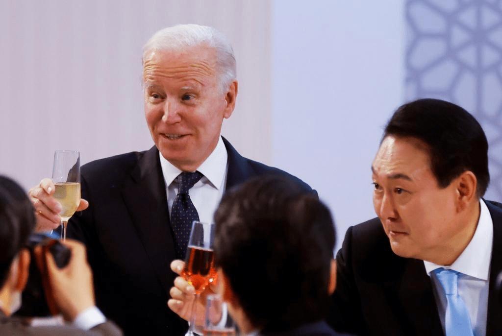尹锡悦涉内乱罪今日上午开始审理|界面新闻 · 快讯