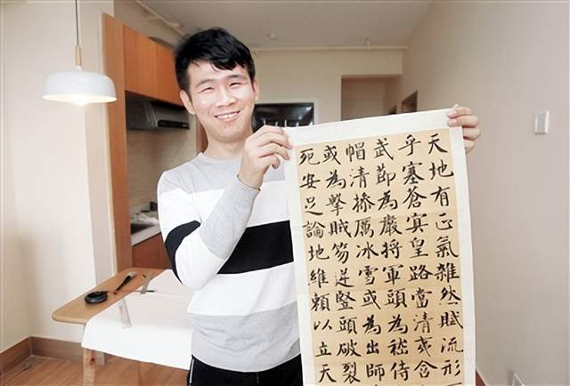 书法才子逆境崛起，以笔墨助父母偿还2000万巨债