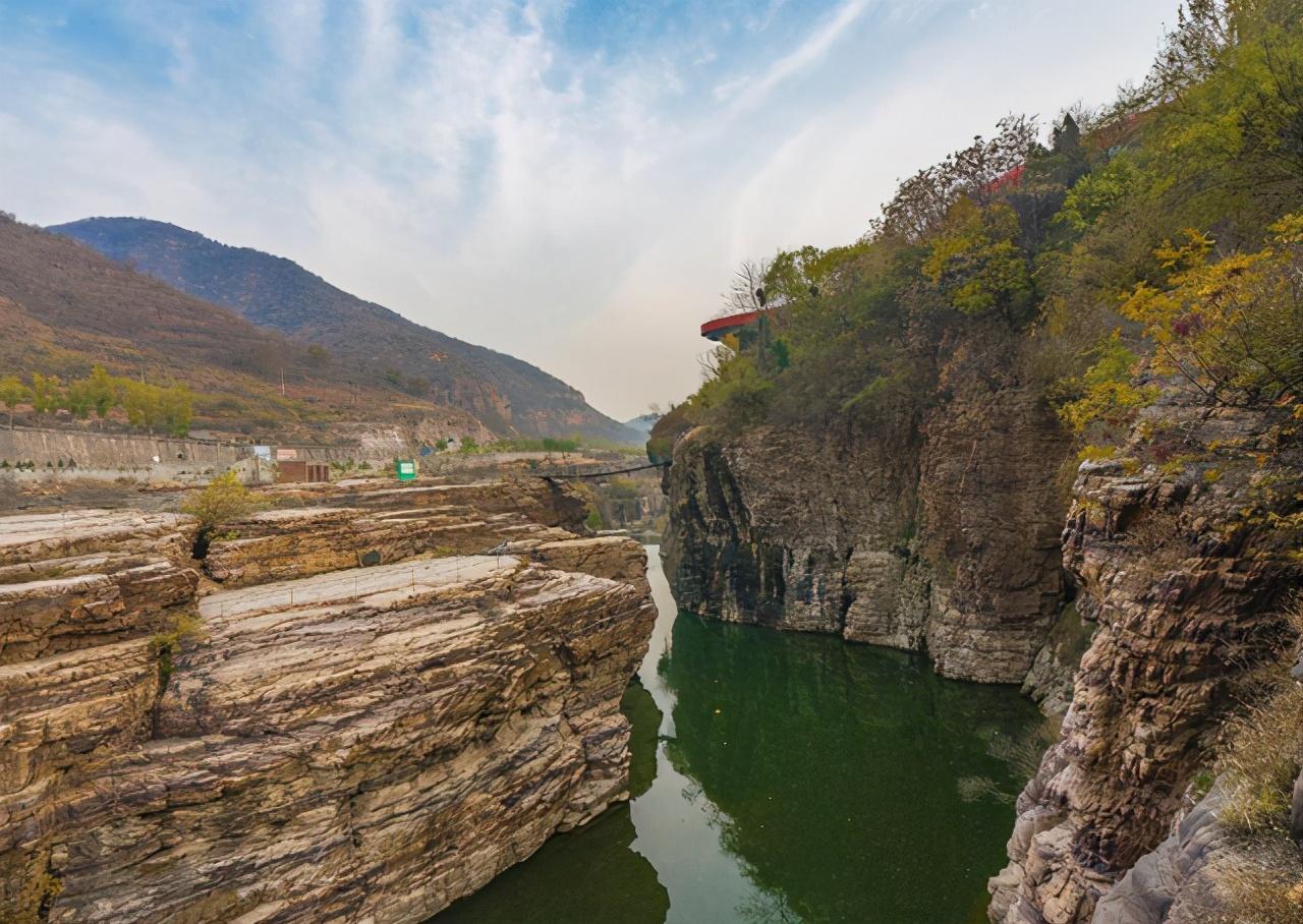河南遭遇罕见15级大风，落地窗被整扇拔掉——风的力量与防护措施河南遭遇14级大风