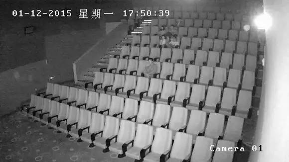 电影院中的不当行为——男人轮流干现象的反思